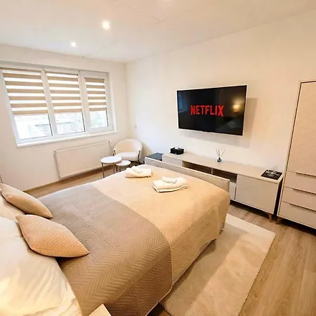 Axiom - Astra 5 Apartment Košice
