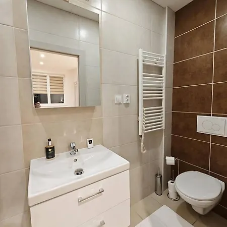 Apartment Axiom - Astra 5 *